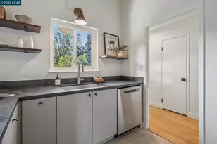 6728 Aitken Dr, Oakland, CA 94611 - Photo 14