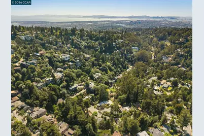 6728 Aitken Dr, Oakland, CA 94611 - Photo 46