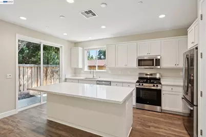 122 Creek View Cir, Fairfield, CA 94533 - Photo 10