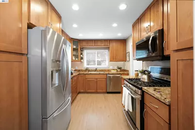 22643 Valley View Dr, Hayward, CA 94541 - Photo 14