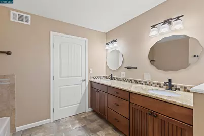1724 Carriage Dr, Walnut Creek, CA 94598 - Photo 34