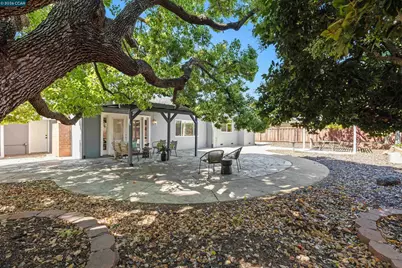 1724 Carriage Dr, Walnut Creek, CA 94598 - Photo 42