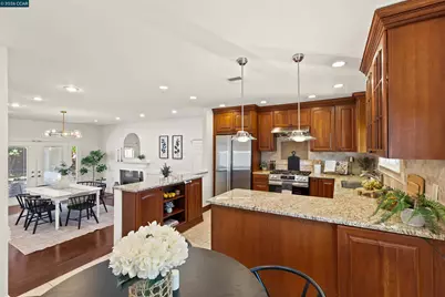 1724 Carriage Dr, Walnut Creek, CA 94598 - Photo 4