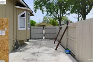 742 4th St, Hollister, CA 95023 - Photo 8