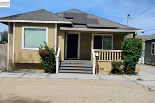 742 4th St, Hollister, CA 95023 - Photo 2