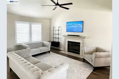 15055 Hollyhock Ct, Lathrop, CA 95330 - Photo 2