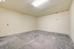 84 Oakes Blvd, San Leandro, CA 94577 - Photo 48