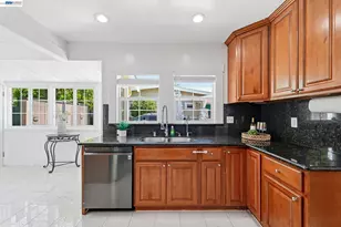 84 Oakes Blvd, San Leandro, CA 94577 - Photo 16