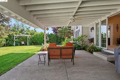 131 Loren Ln, Oakley, CA 94561 - Photo 32