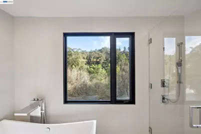 3 West Cir, Oakland, CA 94611 - Photo 32