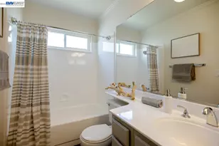 31 Oak Park Dr, Alameda, CA 94502 - Photo 36