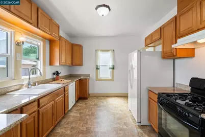 272 10th St, Pittsburg, CA 94565 - Photo 12