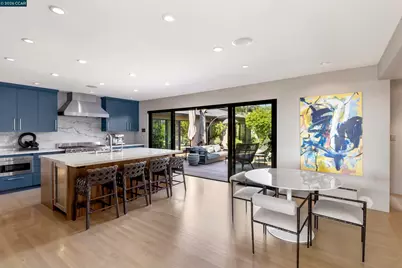 260 Pershing Dr, Oakland, CA 94611 - Photo 6