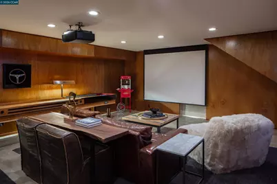 260 Pershing Dr, Oakland, CA 94611 - Photo 26