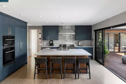 260 Pershing Dr, Oakland, CA 94611 - Photo 8