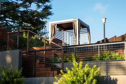 260 Pershing Dr, Oakland, CA 94611 - Photo 32