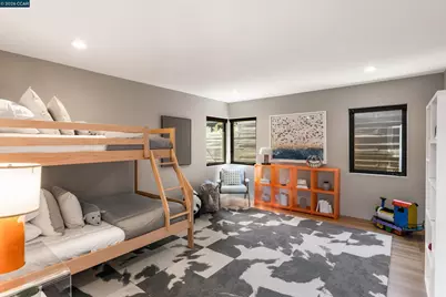 260 Pershing Dr, Oakland, CA 94611 - Photo 14