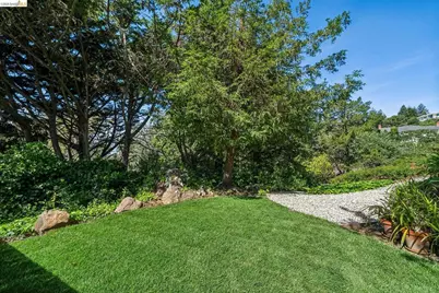 6277 Wood Dr, Oakland, CA 94611 - Photo 12