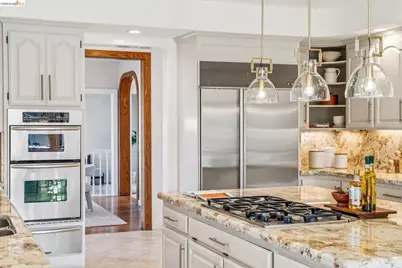 6277 Wood Dr, Oakland, CA 94611 - Photo 22