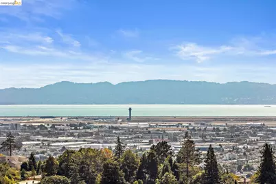 6280 Rocky Point Ct, Oakland, CA 94605 - Photo 16