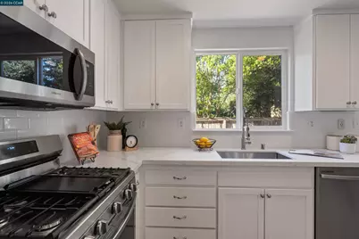 2289 Claiborne Cir, Santa Rosa, CA 95403 - Photo 16