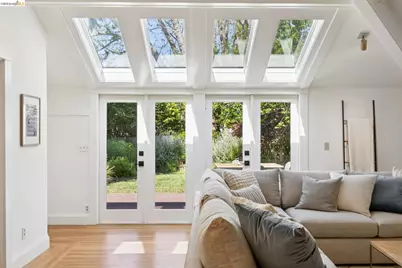 5633 Oak Grove Ave, Oakland, CA 94618 - Photo 22