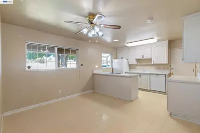 35446 Cleremont Dr, Newark, CA 94560 - Photo 6