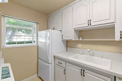 35446 Cleremont Dr, Newark, CA 94560 - Photo 8