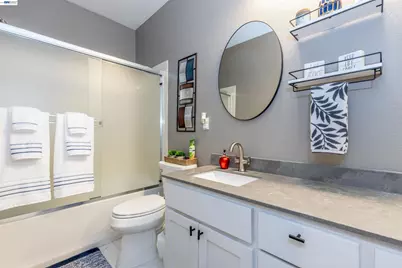 228 1st St, Benicia, CA 94510 - Photo 22