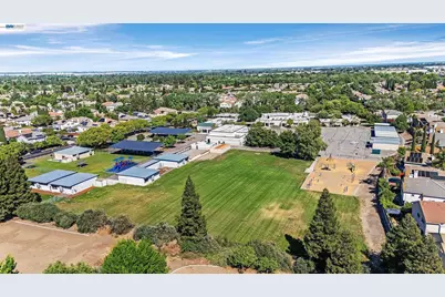 1710 Flora Way, Tracy, CA 95376 - Photo 30