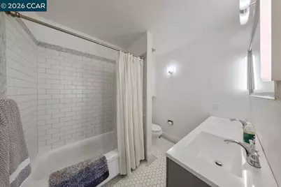 330 Vernon St #207, Oakland, CA 94610 - Photo 12