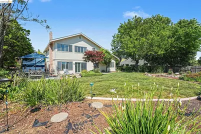 563 Cooper Dr, Benicia, CA 94510 - Photo 52