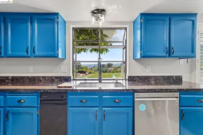 563 Cooper Dr, Benicia, CA 94510 - Photo 16