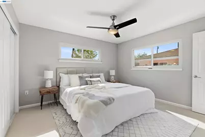 6613 Demaret Drive, Sacramento, CA 95822 - Photo 14