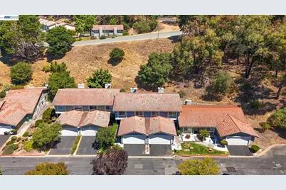 34 Chimney Rock, Oakland, CA 94605 - Photo 2