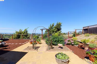 983 Seascape Cir, Rodeo, CA 94572 - Photo 38