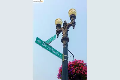 2300 Broadway #5, Oakland, CA 94612 - Photo 36