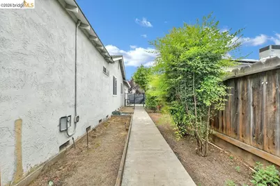 1040 Kapareil Dr, Tracy, CA 95376 - Photo 30