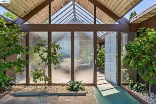 8077 Shay Dr, Oakland, CA 94605 - Photo 4