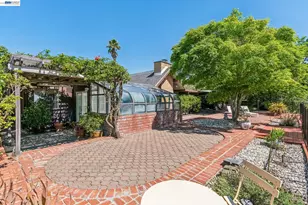 8077 Shay Dr, Oakland, CA 94605 - Photo 48