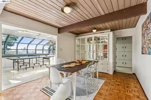 8077 Shay Dr, Oakland, CA 94605 - Photo 18