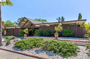 8077 Shay Dr, Oakland, CA 94605 - Photo 2