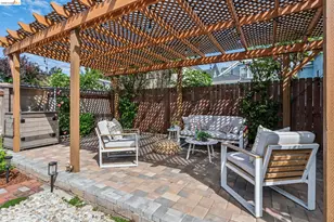 2010 Filbert, Oakland, CA 94607 - Photo 32