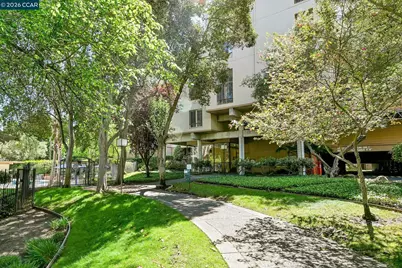 360 Civic Dr #204, Walnut Creek, CA 94596 - Photo 4