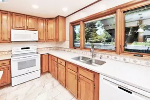 1002 El Curtola Blvd, Lafayette, CA 94595 - Photo 6