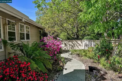 320 Warmcastle Court, Martinez, CA 94553 - Photo 24