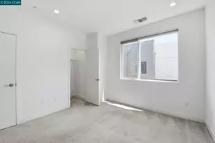 150 Uptown Cir, Oakland, CA 94607 - Photo 26