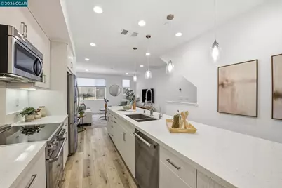 150 Uptown Cir, Oakland, CA 94607 - Photo 10