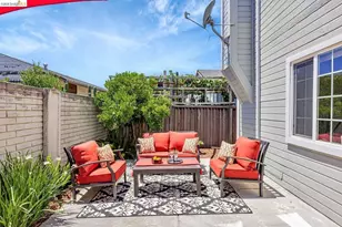 16 Town Square Pl, Oakland, CA 94603 - Photo 34