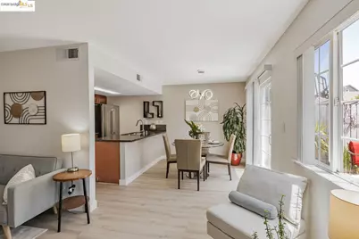 16 Town Sq Pl, Oakland, CA 94603 - Photo 6